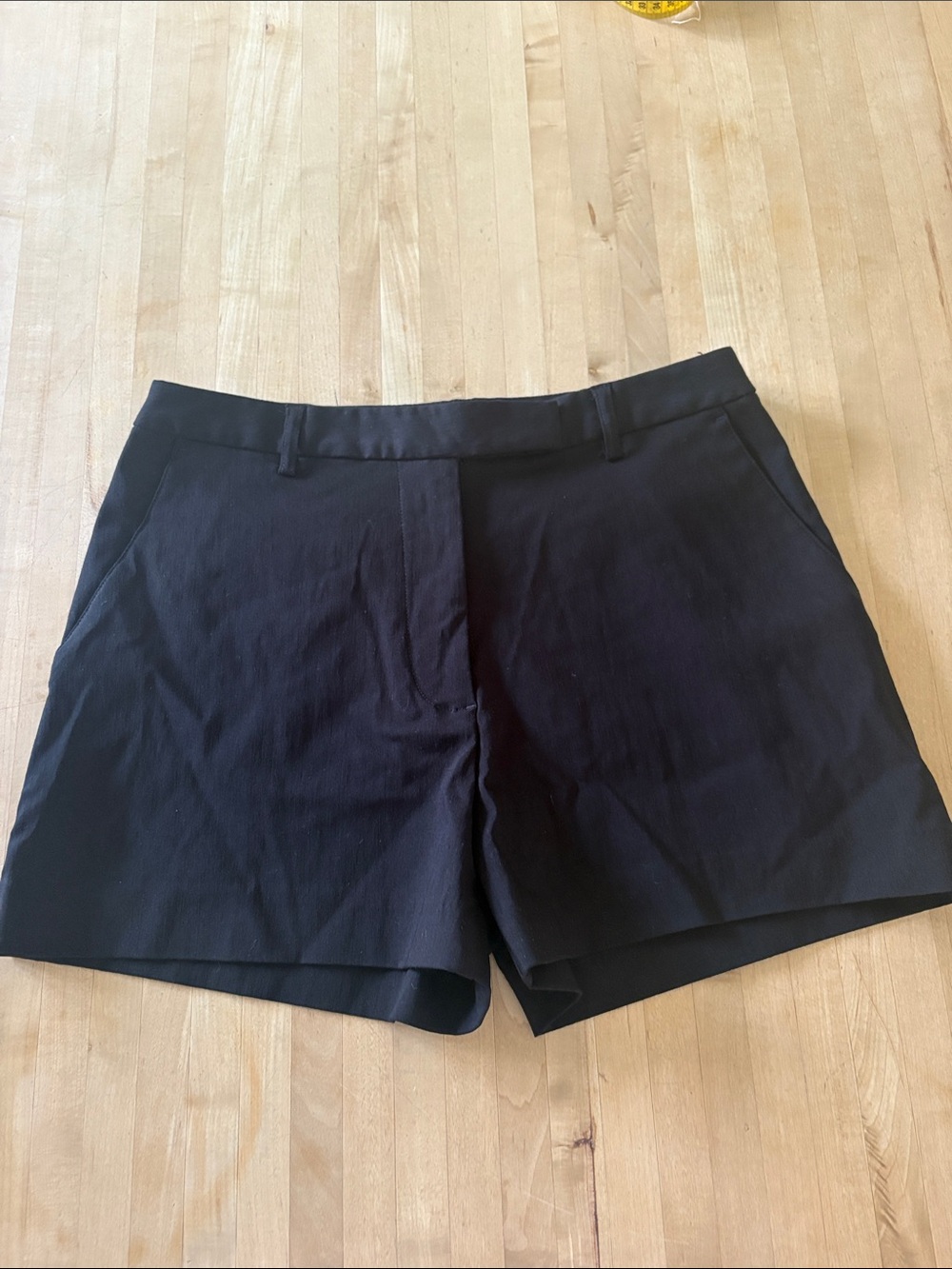 Express Women’s Size 5/6 Black Classic Tailored Shorts